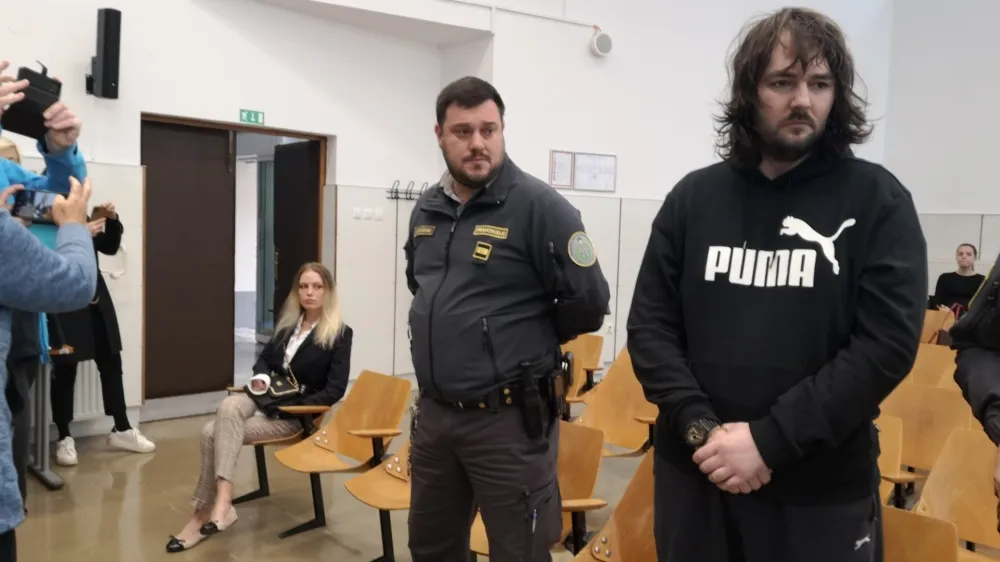 Julija je povedala, da sta s Sebastienom &scaron;e vedno v zvezi.