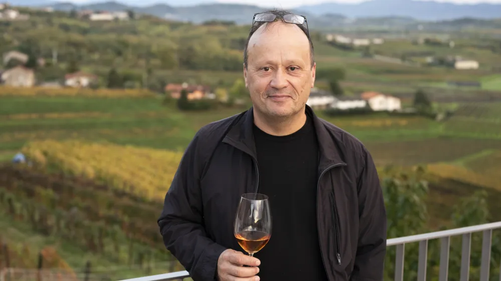 vinar Borut Blažič - 10.11.2022 &ndash; Vina Blažič, vinogradni&scaron;tvo &ndash; vinarstvo &ndash; vinska klet, Ple&scaron;ivo 30, Dobrovo v Gori&scaron;kih brdih, //FOTO: Nik Erik Neubauer