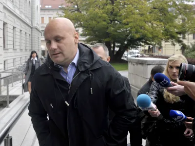 domnevni vodja slovenskega dela narkokartela Dragan To&scaron;ič,- sodi&scaron;če - sojenje v zadevi Balkanski bojevnik - tihotapili več ton kokaina iz Južne Amerike v Evropo- nadaljevanje sodne obravnave proti Draganu To&scaron;iču, domnevnemu vodji slovenskega dela narkokartela t.i. kokainskega kralja Darka &Scaron;arića ter &scaron;e 15 soobdolženim - Draganu Beljka&scaron;u in njegovi sestri Zdenki Kondič, Bo&scaron;tjanu Kopčiču, Robertu &Scaron;abiču, bratoma Mirzetu in Miralemu Luceviču, zakoncema Jakobu in Suzani Rem&scaron;kar, Petru Khermayerju, Anesu Selmanu, Dejanu Zupanu, Markotu Bubliču, Đemajli Mandjuka, Valterju Abramoviču, Tadeji Poljak in Sandri Udrih//FOTO: Tomaž Zajel&scaron;nik