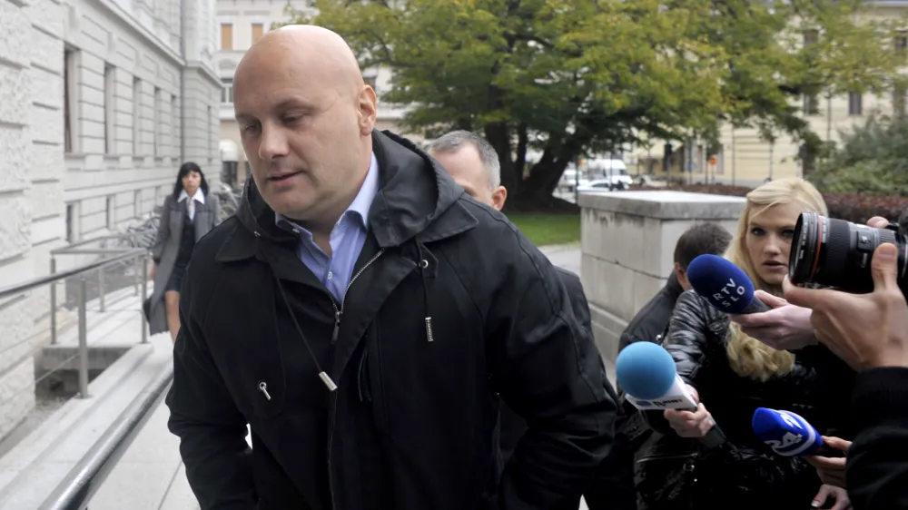 domnevni vodja slovenskega dela narkokartela Dragan To&scaron;ič,- sodi&scaron;če - sojenje v zadevi Balkanski bojevnik - tihotapili več ton kokaina iz Južne Amerike v Evropo- nadaljevanje sodne obravnave proti Draganu To&scaron;iču, domnevnemu vodji slovenskega dela narkokartela t.i. kokainskega kralja Darka &Scaron;arića ter &scaron;e 15 soobdolženim - Draganu Beljka&scaron;u in njegovi sestri Zdenki Kondič, Bo&scaron;tjanu Kopčiču, Robertu &Scaron;abiču, bratoma Mirzetu in Miralemu Luceviču, zakoncema Jakobu in Suzani Rem&scaron;kar, Petru Khermayerju, Anesu Selmanu, Dejanu Zupanu, Markotu Bubliču, Đemajli Mandjuka, Valterju Abramoviču, Tadeji Poljak in Sandri Udrih//FOTO: Tomaž Zajel&scaron;nik