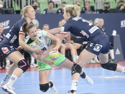 Ana Gros (z žogo): Norvežanke so bile zrele za poraz, zato mi je &scaron;e toliko bolj žal. Imele smo fantastično priložnost, ki je verjetno ne bomo imele nikoli več.