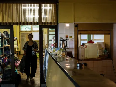 - 13.09.2022 - Participativna Ljubljanska Avtonomna Cona PLAC - skvoterji &ndash; opu&scaron;čena stavba v lasti DUTB, Linhartova cesta 43 za Bežigradom //FOTO: Bojan Velikonja