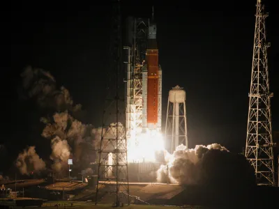 NASA's next-generation moon rocket, the Space Launch System (SLS) rocket with the Orion crew capsule, lifts off from launch complex 39-B on the unmanned Artemis 1 mission to the moon at Cape Canaveral, Florida, U.S. November 16, 2022. REUTERS/Joe Skipper
