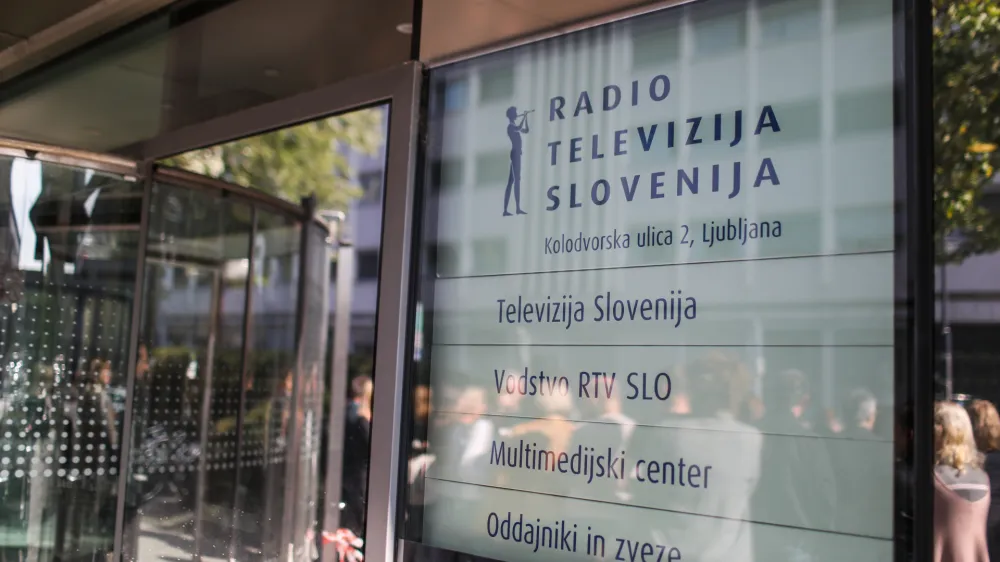- 10.10.2022 &ndash; Novinarska konferenca stavkajočih in prejemnikov opominov pred odpovedjo delovnega razmerja na RTV SLO o trenutnih razmerah v hi&scaron;i //FOTO: Bojan Velikonja