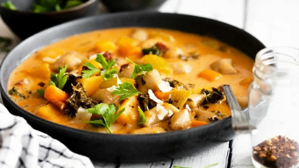 Razko&scaron;na zelenjavna juha z ajdovimi njoki<br>Barbara Kvas