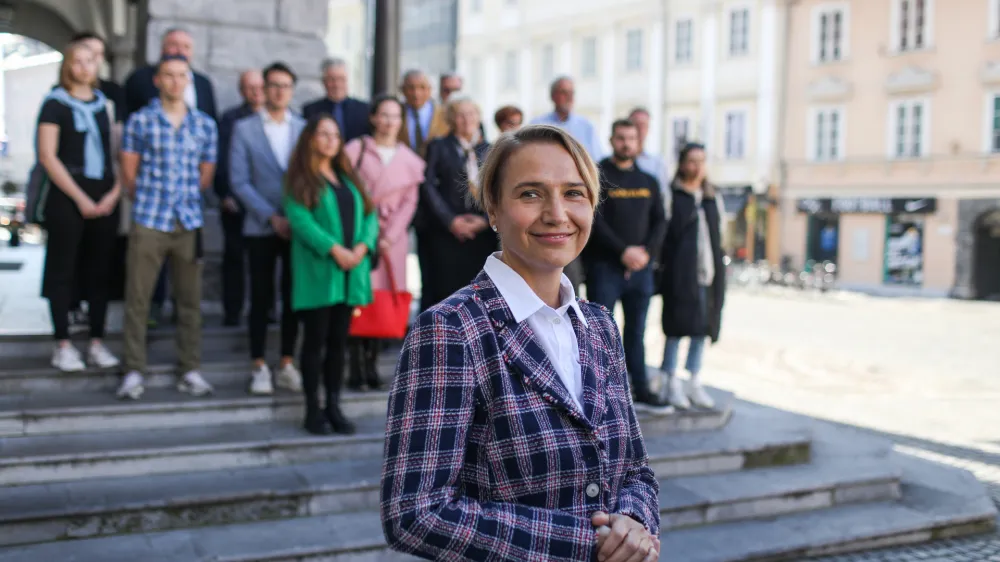 dr. Tina Bregant, kandidatka za ljubljansko županjo - 18.10.2022 - Lokalne volitve 2022 - predstavitev skupne kandidatke SLS in stranke Na&scaron;a dežela za županjo Mestne občine Ljubljana //FOTO: Bojan Velikonja