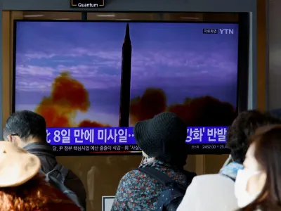 FILE PHOTO: People watch a TV broadcasting a news report, on North Korea firing a ballistic missile off its east coast, in Seoul, South Korea, November 17, 2022. REUTERS/Heo Ran/File Photo