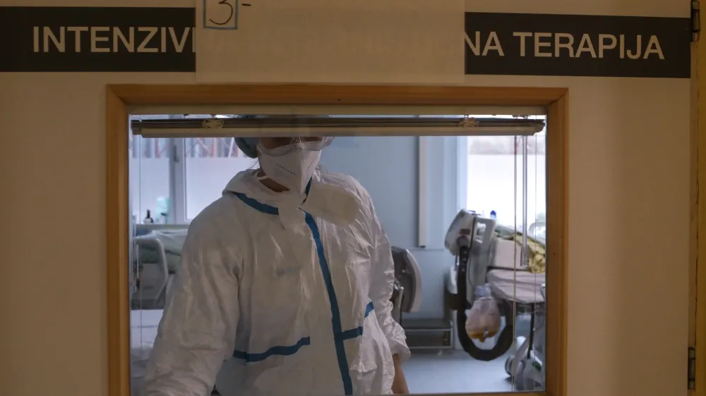 09.11.2021 - Splo&scaron;na bolni&scaron;nica SB Jesenice &ndash; Covid oddelek &ndash; Epidemija koronavirus Covid-19 v Sloveniji //FOTO: Luka Cjuha.