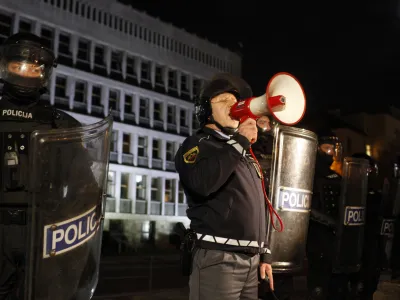 Zaupanje v policijo je bilo v preteklosti konstantno precej dobro, v zadnjih dveh letih pa je najprej strmoglavilo in se nato odbilo nazaj.