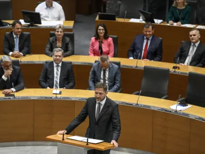 minister za finance Klemen Bo&scaron;tjančič (GS)- 01.06.2022 - Izredna seja DZ, na kateri so potrjevali 17. novih ministrov - 15. petnajsta Vlada Republike Slovenije RS v samostojni Sloveniji pod vodstvom predsednika vlade dr. Roberta Goloba -  //FOTO: Luka Cjuha