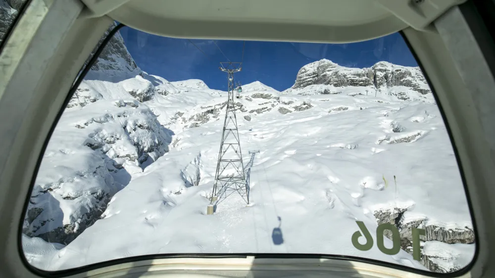 Če ne bo večdesetmilijonske finančne injekcije v zamenjavo skoraj petdeset let stare krožno-kabinske žičnice, bo leto&scaron;nja smučarska sezona na Kaninu zadnja.&nbsp;