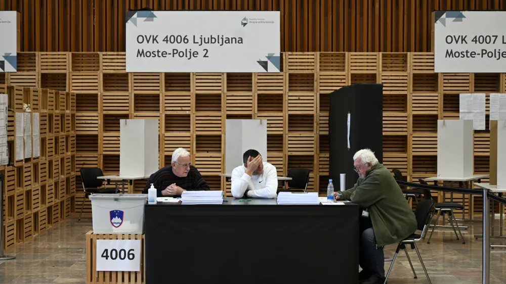 predčasno glasovanje na Gospodarskem razstavi&scaron;ču<br><br>- 22.11.2022 &ndash; Referendumi 2022 &ndash; glasovanje o treh zakonodajnih referendumih, in sicer o&nbsp;noveli Zakona o vladi, noveli Zakona o dolgotrajni oskrbi &nbsp;in noveli Zakona o Radioteleviziji Slovenija&nbsp;<br> <br><br>//FOTO: Nik Erik Neubauer