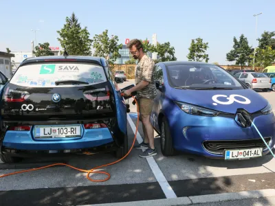 - polnilnica za električna vozila - - 21.7.2017 - BTC City Ljubljana - avtomobilsko postajali&scaron;če Avant2Go &ndash; električni car sharing - najem električnih vozil -  //FOTO: Luka Cjuha.