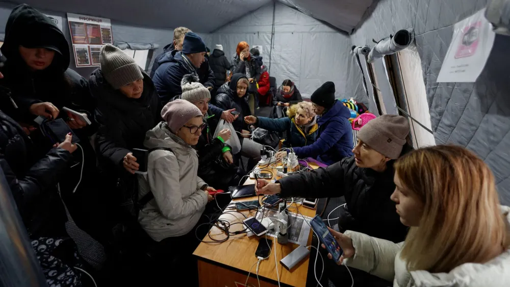 Local residents charge their devices, use internet connection and warm up inside an invincibility centre after critical civil infrastructure was hit by Russian missile attacks in Kyiv, Ukraine November 24, 2022. REUTERS/Valentyn Ogirenko   TPX IMAGES OF THE DAY