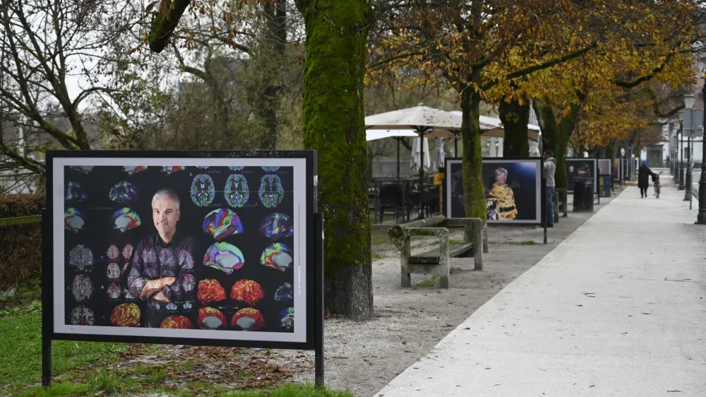 - 23.11.2022 - Razstavni prostor Krakovski nasip v Ljubljani &ndash; razstava Portreti znanosti, portreti vrhunskih raziskovalk in raziskovalcev Univerze v Ljubljani //FOTO: Nik Erik Neubauer