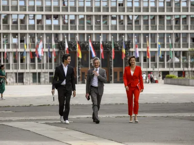 koordinator Levice Luka Mesec predsednik Gibanja Svoboda in mandatar dr. Robert Golob in predsednica SD Tanja Fajon<br><br><br>-24.05.2022 &ndash; podpis koalicijske pogodbe vlade v mandatu 2022-2026, ki se oblikuje pod vodstvom mandatarja dr. Roberta Goloba<br><br> <br><br>//FOTO: Luka Cjuha