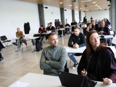 Jasmin &Scaron;ljivar in odvetnica Martina Žaucer Hrovatin <br><br> 09.05.2022 &ndash; sojenje - predobravnavni narok v sojenju bančniku Jasminu &Scaron;ljivarju in skupini soobtoženih v zadevi podeljevanja posojil ljudem, ki kreditno niso bili sposobni <br><br>//FOTO: Tomaž Skale<br>