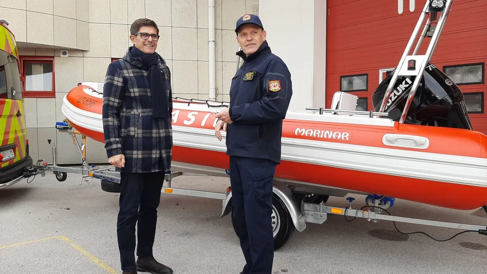 &raquo;Čas dokazuje, da je intervencij gasilcev čedalje več, zato je prav, da občina sodeluje pri pomoči zagotavljanja sredstev za gasilsko opremo,&laquo; je poudaril župan MOK Matjaž Rakovec.