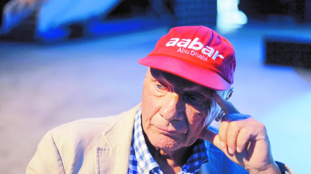 Niki Lauda, legenda Formule 1 in uspe&scaron;en poslovnež - trikratnega zmagovalca svetovnega prvenstva je zgodovinska nesreča leta 1976 vidno zaznamovala - kasneje je prevzel vlogo svetovalca ekipe Mercedes, lansiral lastno letalsko linijo Lauda Air, napisal pet biografskih knjig ter se preizkusil tudi v Hollywoodu.    //FOTO: Jaka GasarOPOMBA: ZA OBJAVO V PRILOGI &ndash; DNEVNIKOV OBJEKTIV - INTERVJU 2013