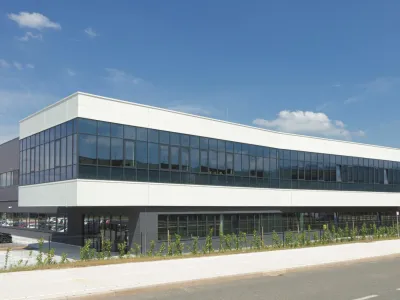 Novo stavbo v &scaron;entjernejski industrijski coni so zgradili lani, uradno pa so jo odprli septembra letos. F L-tek