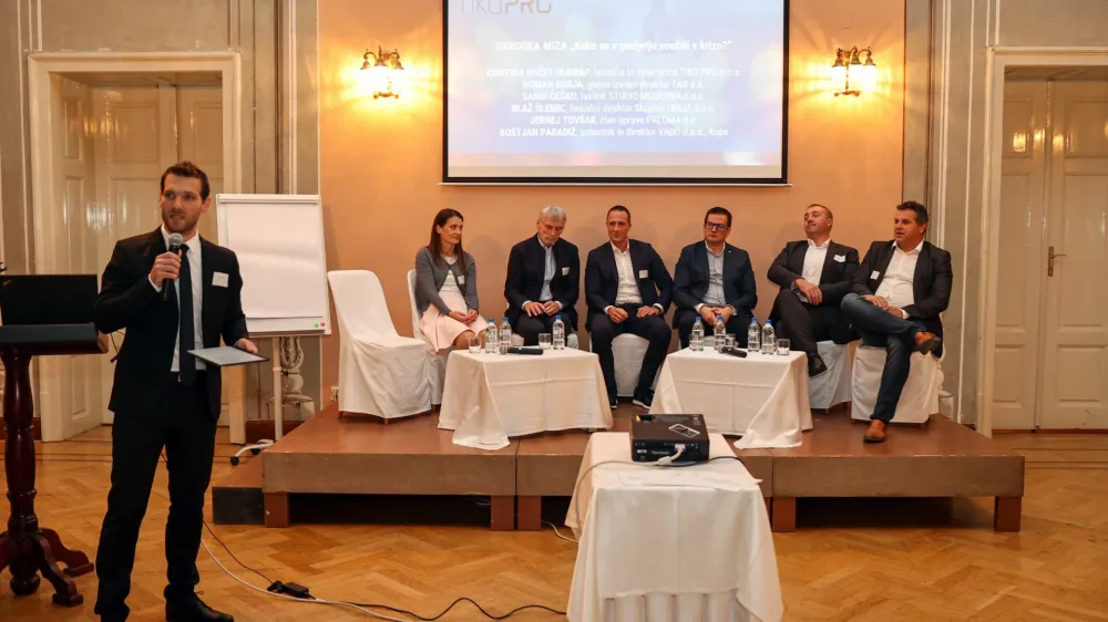Na okrogli mizi so poleg direktorice Tika Pro Kristine Kočet Hudrap sodelovali &scaron;e Roman Burja, direktor Tab, Sandi Če&scaron;ko iz Studia Moderna, Blaž &Scaron;lemic, finančni direktor skupine Unija, Jernej Tov&scaron;ak, član uprave Paloma, ter Bo&scaron;tjan Paradiž, Vabo. 