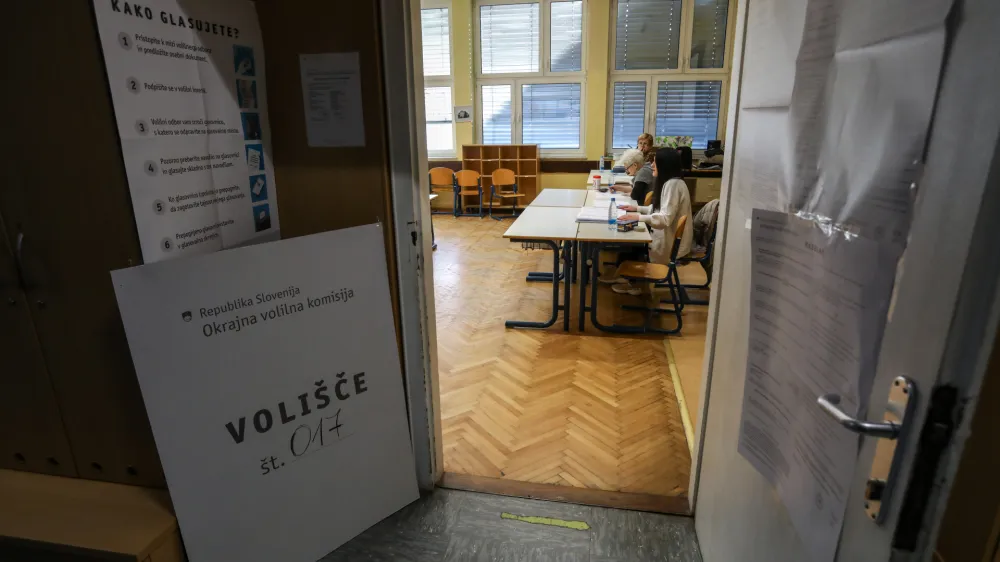 - voli&scaron;če - <br><br>- 27.11.2022 &ndash; Referendumi 2022 &ndash; glasovanje o treh zakonodajnih referendumih, in sicer o&nbsp;noveli Zakona o vladi, noveli Zakona o dolgotrajni oskrbi in noveli Zakona o Radioteleviziji Slovenija&nbsp;<br><br>&nbsp;<br><br>//FOTO: Luka Cjuha