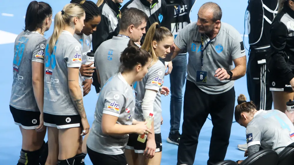 trener rokometa&scaron;ic Krima Mercatorja Dragan Adžić- 09.10.2022 &ndash; ženski rokomet - Krim M: Ferencvaro&scaron;, evropska liga prvakinj, 4. krog: skupina A: //FOTO: Bojan Velikonja