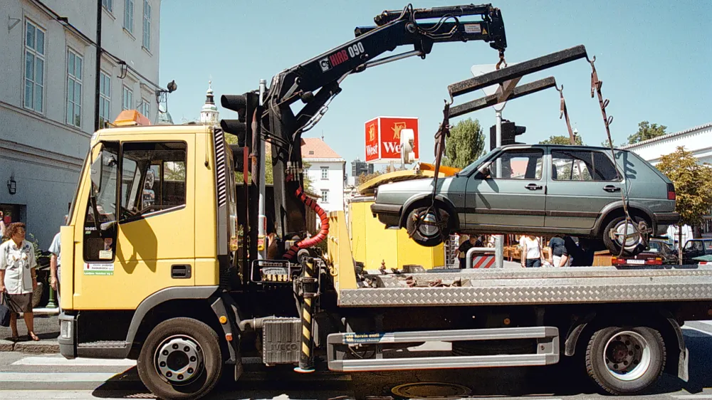 Pajek, odvoz avtomobila