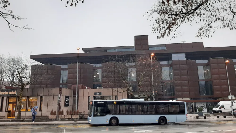 Velika kortenska zgradba, pod katero se je podpisal znameniti arhitekt Edvard Ravnikar, je pred 50 leti med Kranjčani povzročila pravi val razburjenja.&nbsp;