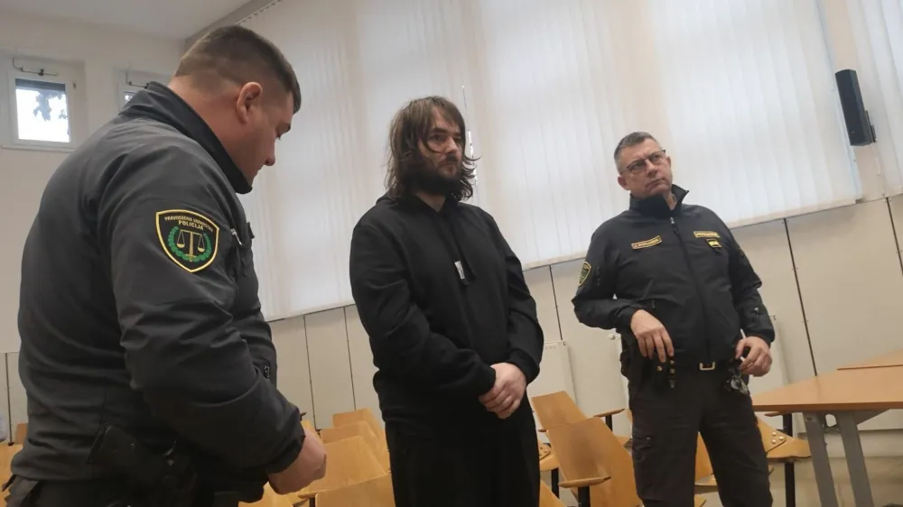 Sebastien Abramov je bil v sodni dvorani le med zasli&scaron;anjem Borislava Zafrana prek videokonference in Marka Turka, potem se je na lastno željo vrnil v pripor.