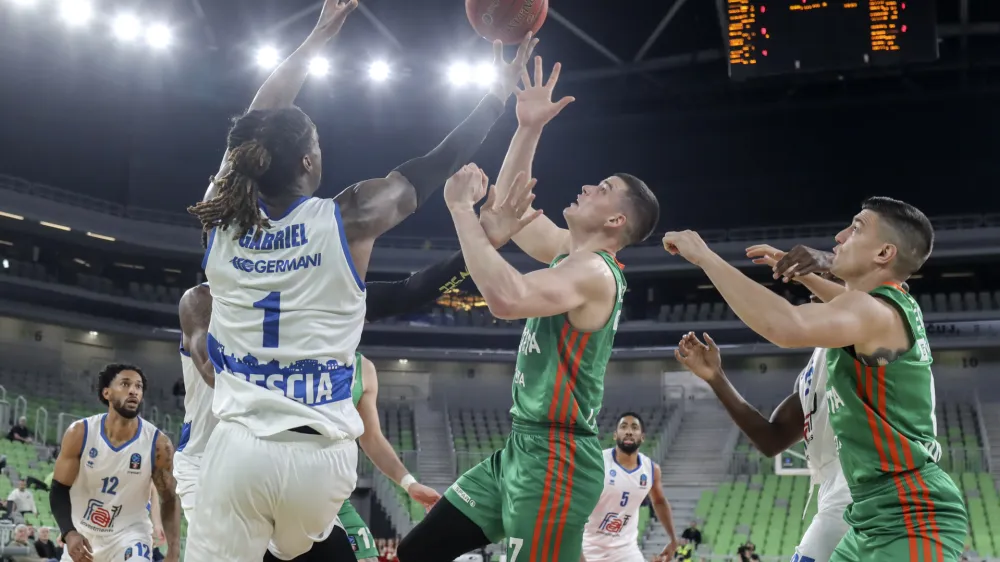 - 14.12.2022 &ndash; ko&scaron;arka - Cedevita Olimpija: Brescia, evropski pokal, 8. krog: //FOTO: Jaka Gasar
