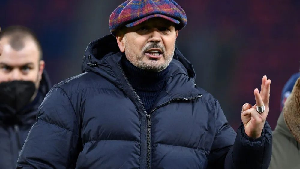 FILE PHOTO: Soccer Football - Serie A - Bologna v Napoli - Stadio Renato Dall'Ara, Bologna, Italy - January 17, 2022 Bologna coach Sinisa Mihajlovic reacts after the match REUTERS/Jennifer Lorenzini/File Photo
