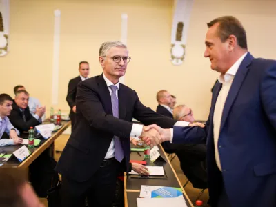 Med prvimi je Franju Bobincu čestital odbojkarski predsednik Metod Ropret, ki je bil ob Enzu Smrekarju, Miranu Kosu in Katji Koren Miklavec izvoljen za podpredsednika OKS.&nbsp;