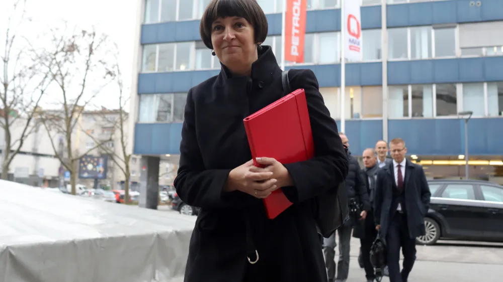 Največji posamični zasebni lastnik družbe Petrol Dari Južna zahteva od uprave, ki jo vodi Nada Drobne Popović (na fotografiji), naj okrepi svoje pritiske na vlado za izplačilo od&scaron;kodnine. Foto: Jaka Gasar&nbsp;