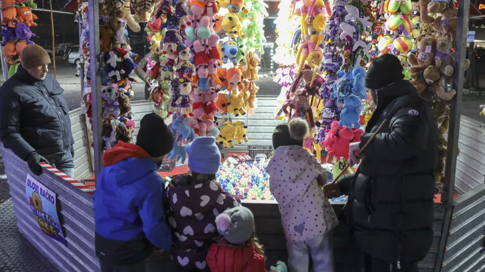Namesto da bi mesto lunapark in panoramsko kolo decembra imelo v sredi&scaron;ču, tako kot mnoga druga evropska mesta, je ta zabava umaknjena v ljubljanski BTC.&nbsp;