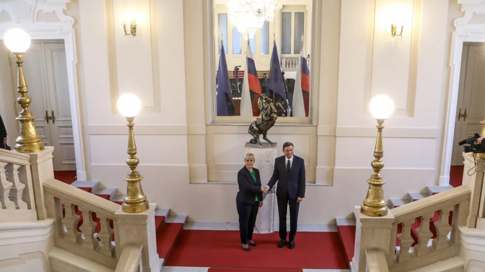 novoizvoljena predsednica republike Nata&scaron;a Pirc Musar in aktualni predsednik republike Borut Pahor- 15.11.2022 &ndash; Predsedni&scaron;ka palača &ndash; neformalno srečanje odhajajočega predsednika republike in novoizvoljene predsednice republike //FOTO: Luka Cjuha