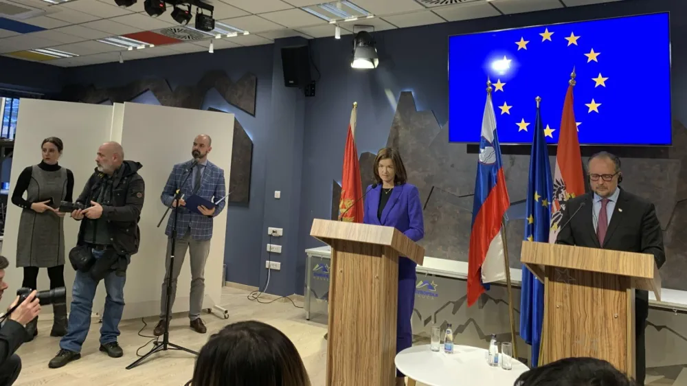 Slovenska zunanja ministrica Tanja Fajon in avstrijski minister Alexander Schallenberg sta obiskala Podgorico, kjer sta pozivala k reformam, da bi se pospe&scaron;ila črnogorska pot v EU.