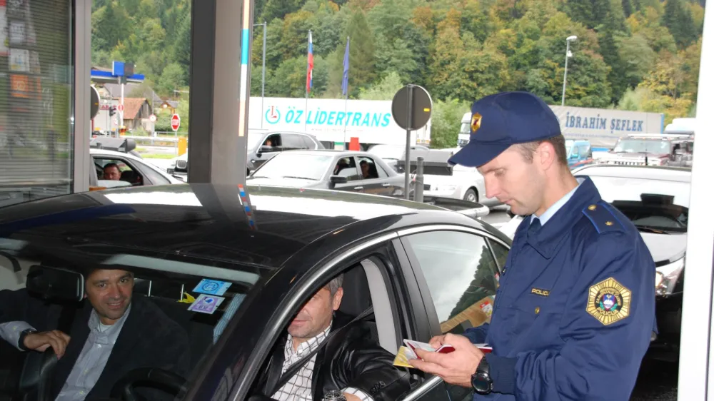 Mejni prehod Gru&scaron;kovje, stavka javnega sektorja