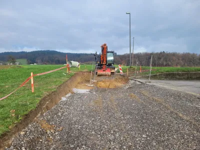 Ljubljančan je za gradnjo na Dolni&scaron;ki cesti izvedele &scaron;ele, ko je tam zagledal stroje in zapičene količke. Foto: Bralec
