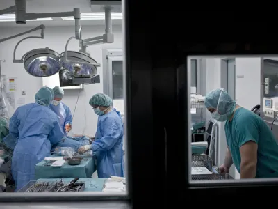 Operacija kolka, dr. Rasto Stok in dr. Peter Pavlov&Auml;Ťi&Auml;ŤFOTO: JAKA GASAR / NEDELJSKI