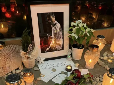 Prebivalci hrva&scaron;ke prestolnice se od Massima poslavljajo pred Koncertno dvorano Vatroslava Lisinskega.