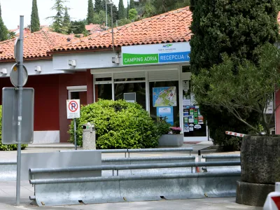 Občina Ankaran želi s selitvijo kampa omogočiti povezavo centra z morjem. Foto: Tomaž Skale&nbsp;