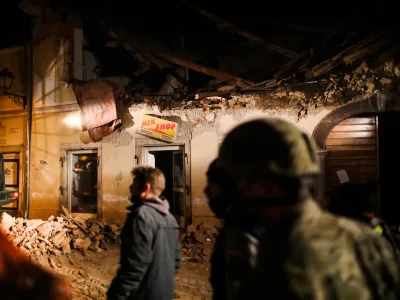 Petrinja - 29.12.2020 &ndash; Hrva&scaron;ka - ru&scaron;ilni potres z magnitudo 6,3 na območju Petrinje jugovzhodno od Zagreba, ki je zahteval sedem smrtnih žrtev, med njimi tudi 12-letno deklico &ndash; //FOTO: Bojan Velikonja