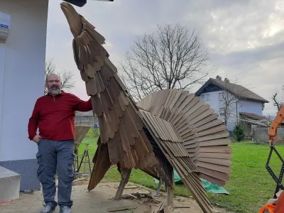 Pri vsakem delu so ključni predano učenje, izku&scaron;nje in iskrenost, poudarja ledni mojster, rezbar in pek Miro Rismondo.