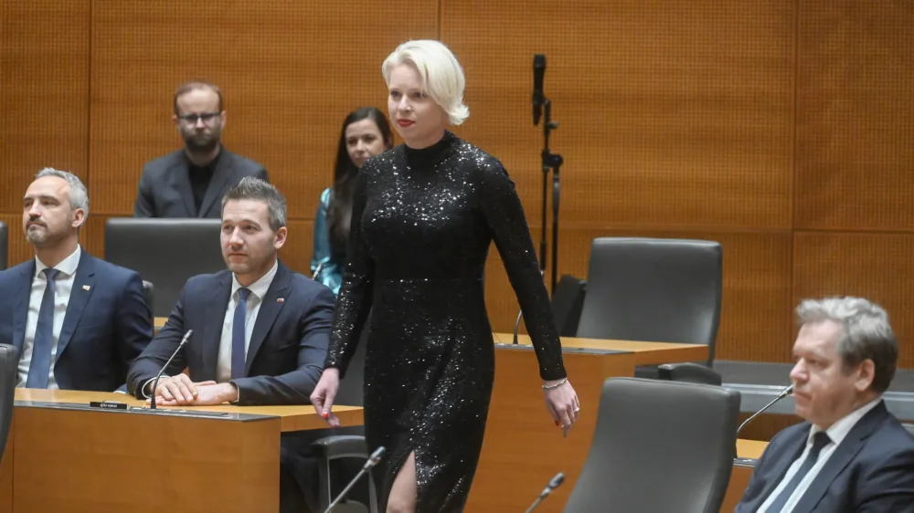 predsednica DZ Ur&scaron;ka Klakočar Zupančič, - 22.12.2022 &ndash; Državni zbor &ndash; Slavnostna seja DZ - prisega novoizvoljene predsednice republike Nata&scaron;e Pirc Musar in vpis v Zlato knjigo//FOTO: Nik Erik Neubauer