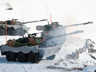 ZDA, Nemčija in Francija so napovedale, da bodo Ukrajini poslale oklepnike oziroma lahke tanke; na fotografiji je obljubljeni francoski AMX-10.&nbsp;