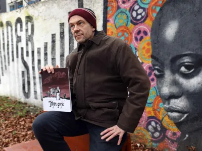 Jakob Klemenčič, stripar: Moje osebno mnenje je, da bi bilo za strip na splo&scaron;no bolj dostojanstveno, če bi ostal v svojem getu, bodisi butičnem, bodisi podzemnem, in se sprijaznil s tem, da ni več množični medij. Foto: Tomaž Skale