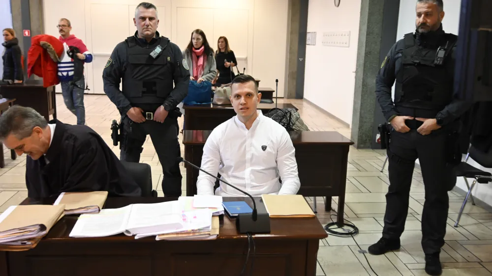 prvoobtoženi Klemen Kadivec - 10.01.2023 &ndash; sojenje primer Kava&scaron;ki klan - nadaljevanje predobravnavnih narokov domnevnim članom slovenskega dela Kava&scaron;kega klana, ta izvira iz Črne gore &ndash; tožilstvo očita, da naj bi vsaj od decembra 2018 do maja 2021 na območju več držav v okviru hierarhično organizirane kriminalne združbe na veliko trgovali z drogo. //FOTO: Nik Erik Neubauer