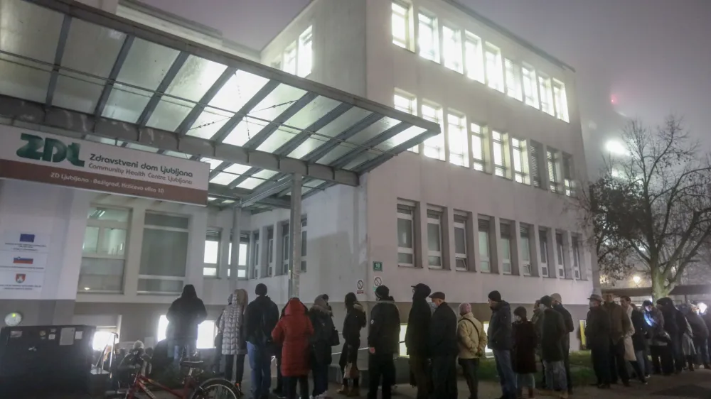  sprejem novih pacientov &ndash; vrsta do dveh novih zdravnic, ki bosta sprejeli 2.500 pacientov,&nbsp;- 06.01.2023 - Zdravstveni dom ZD Bežigrad, Kržičeva ulica 10 v Ljubljani&nbsp;//FOTO: Luka Cjuha