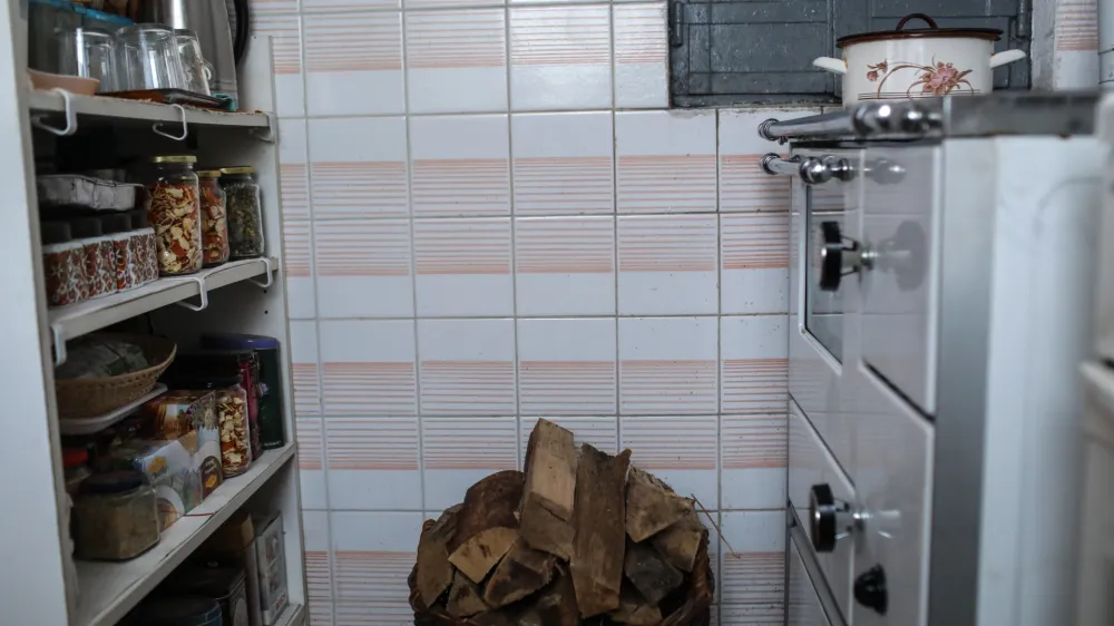 - polena - drva - ogrevanje - <br><br><br>- 14.12.2018 &ndash; Babno polje - naselje v Občini Lo&scaron;ka dolina - //FOTO: Jaka Gasar